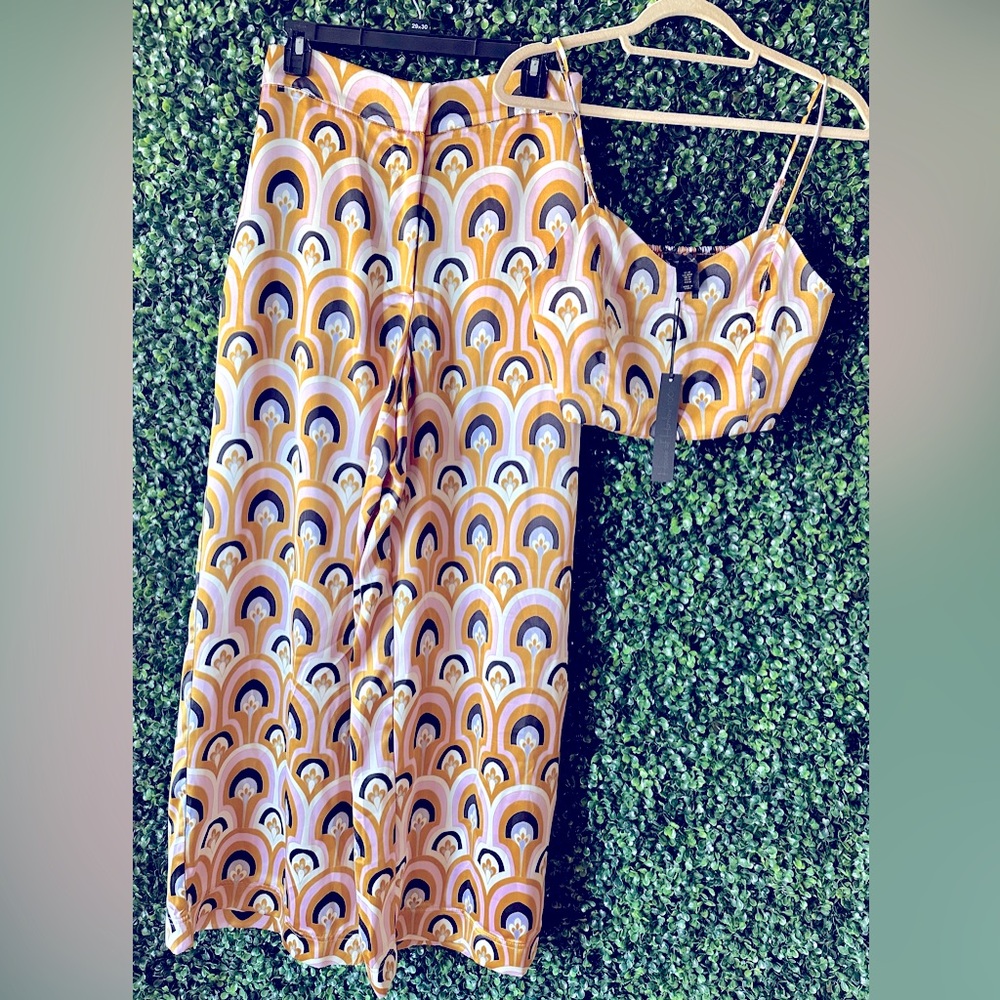 NWT House of Harlow Abstract Design Pants Set